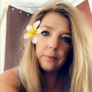 Meet your Posher, Deborah